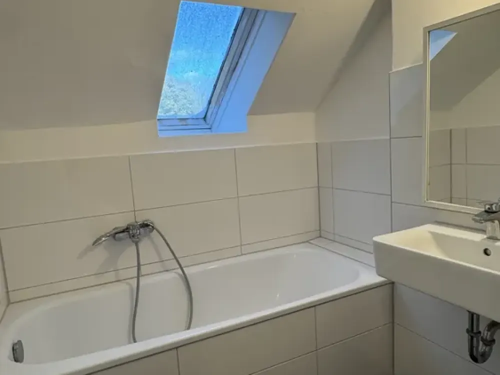 Dachgeschosswohnung in ruhiger, grüner Lage
