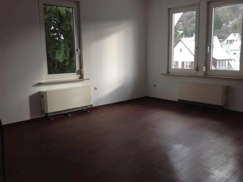 Ruhige, lichtdurchflutete und schöne 3-Zimmer-Wohnung mit Terrasse und Einbauküche in Stuttgart