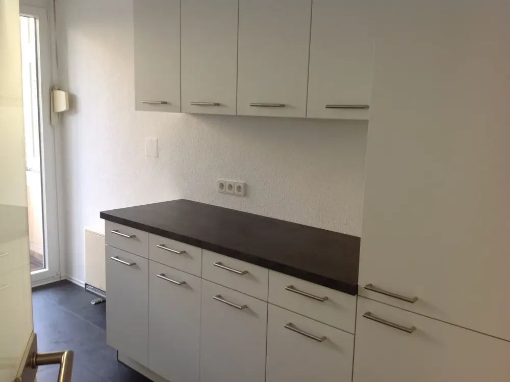 Ruhige, lichtdurchflutete und schöne 3-Zimmer-Wohnung mit Terrasse und Einbauküche in Stuttgart