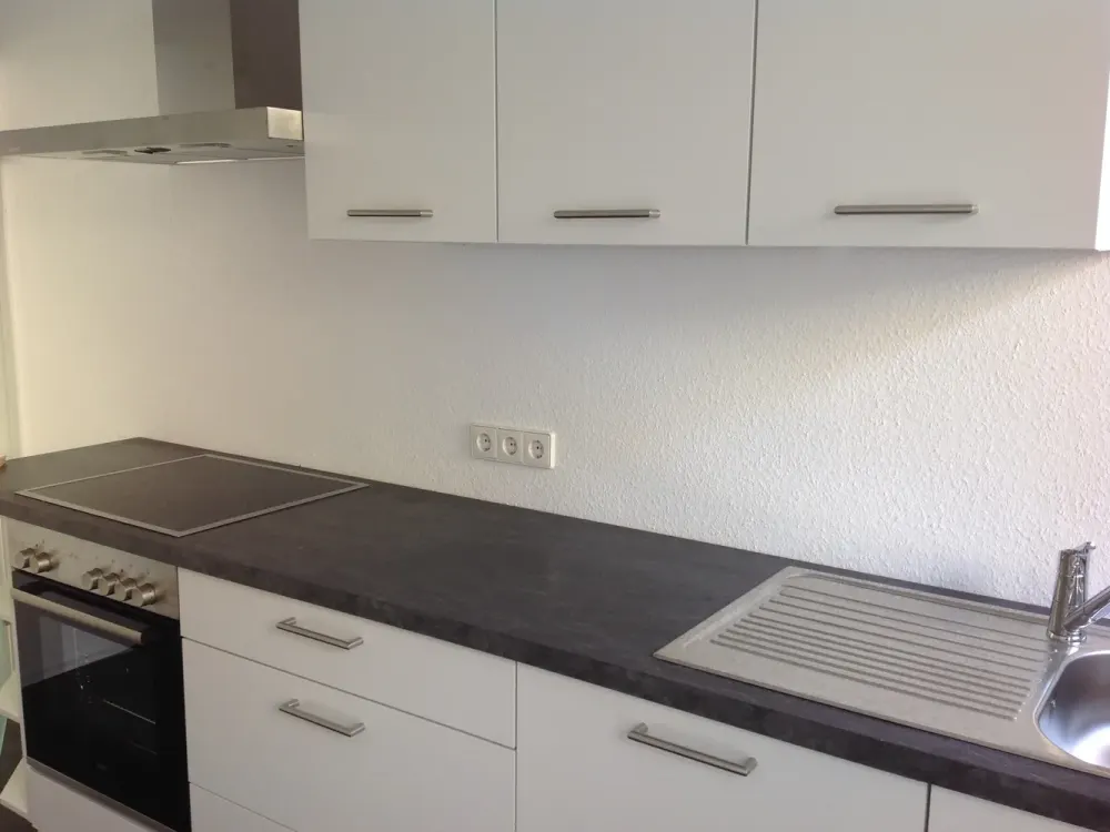 Ruhige, lichtdurchflutete und schöne 3-Zimmer-Wohnung mit Terrasse und Einbauküche in Stuttgart