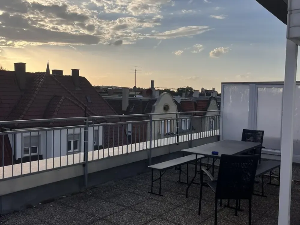Mehrere moderne WG-Zimmer mit großzügiger Dachterrasse im Stuttgarter Osten