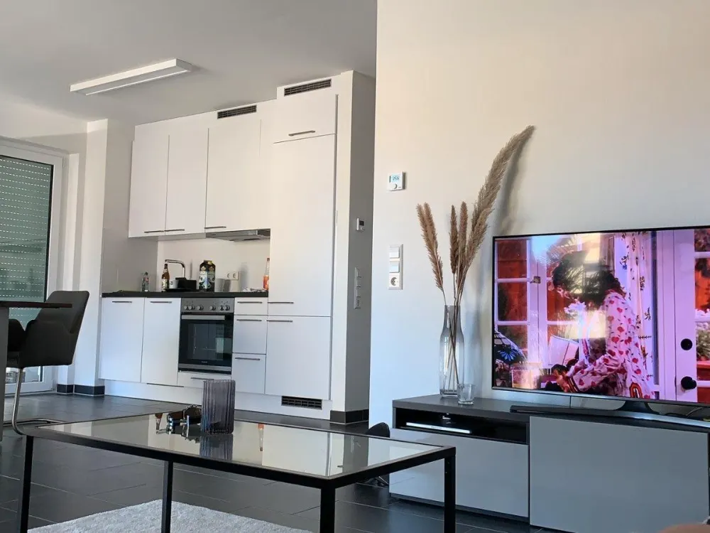 vermiete exklusive 2-Raum-Wohnung mit gehobener Innenausstattung