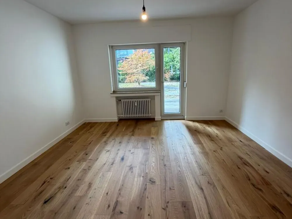 Erstbezug nach hochwertiger Renovierung in Düsseldorf: 3-Zi.-Wohnung mit Terrasse & En-Suite-Bad