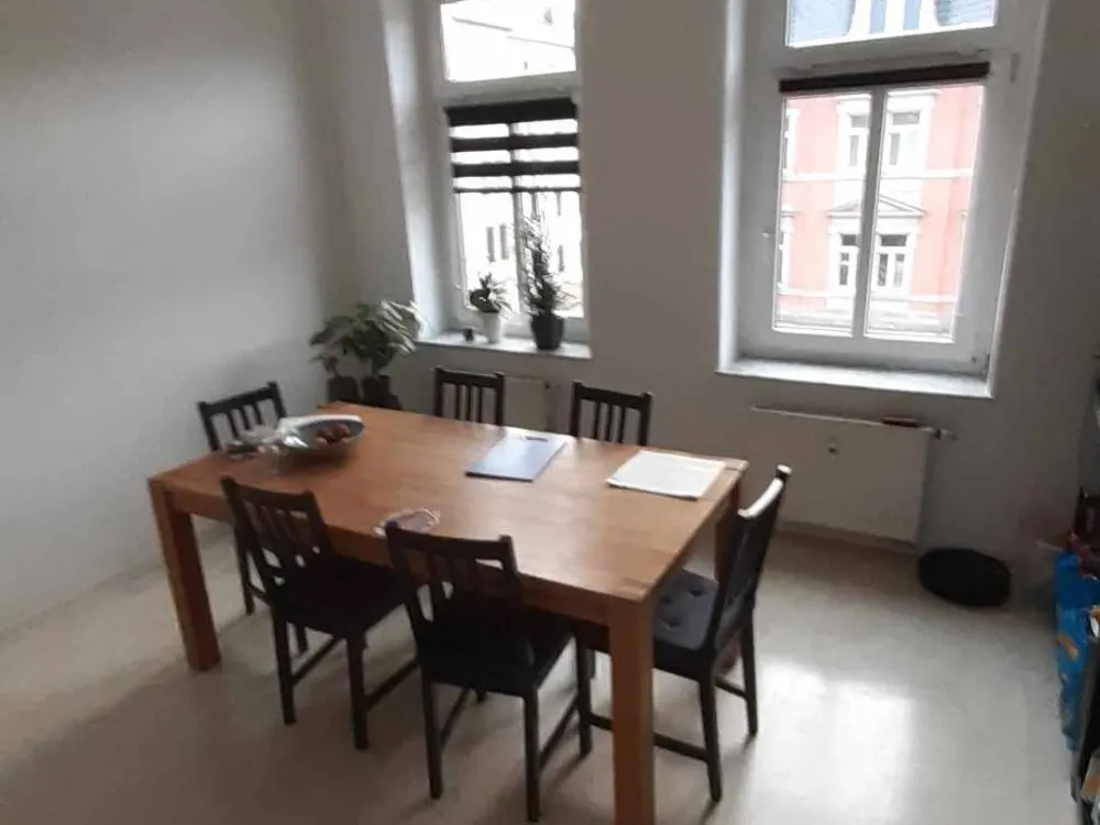 Zwei Zimmer Wohnung mit großer Wohnküche in saniertem Altbau in Dresden-Löbtau
