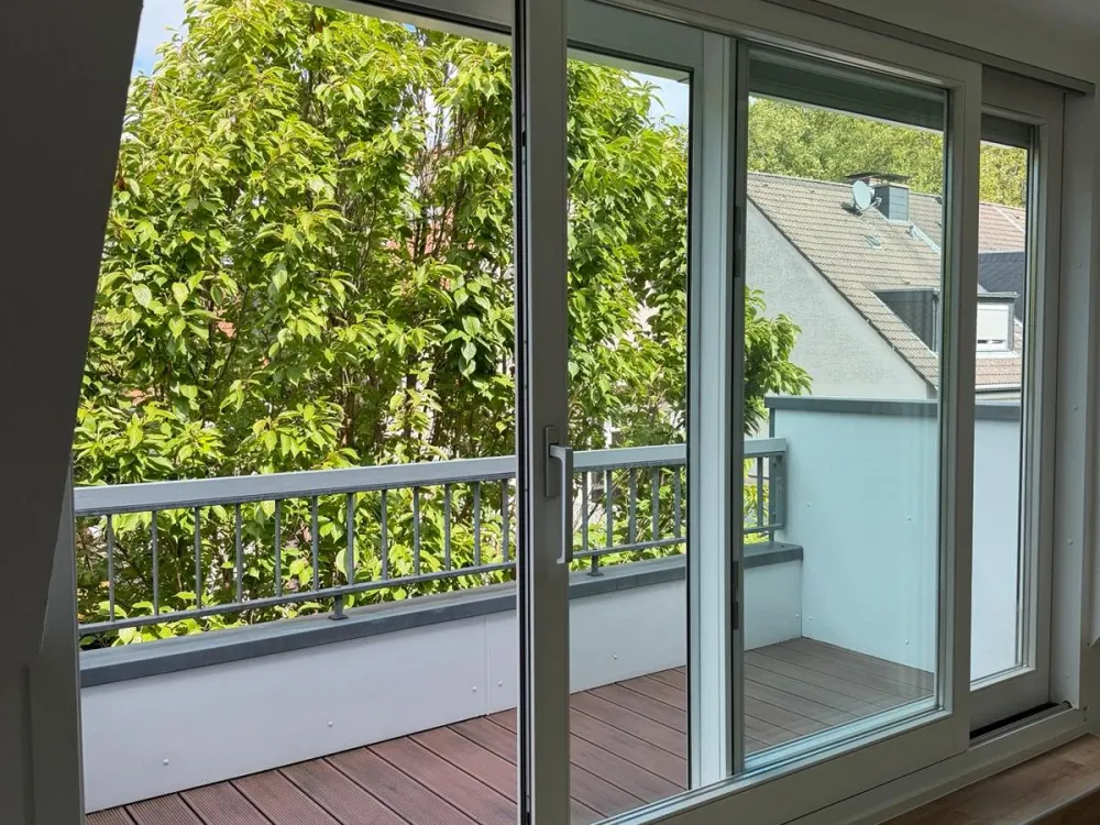 Kernsanierte, 4,5-Zimmer-DG-Wohnung mit Loggia und toller Lage