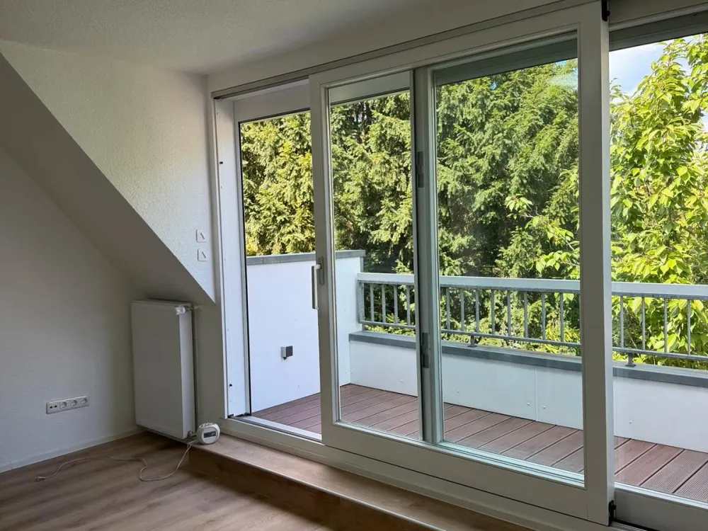 Kernsanierte, 4,5-Zimmer-DG-Wohnung mit Loggia und toller Lage