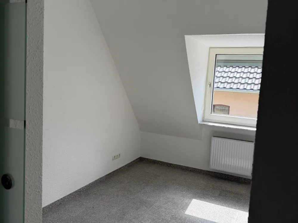 Kernsanierte, 4,5-Zimmer-DG-Wohnung mit Loggia und toller Lage