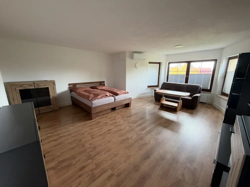 Commuter Apartment Air Conditioning All Inclusive Rental