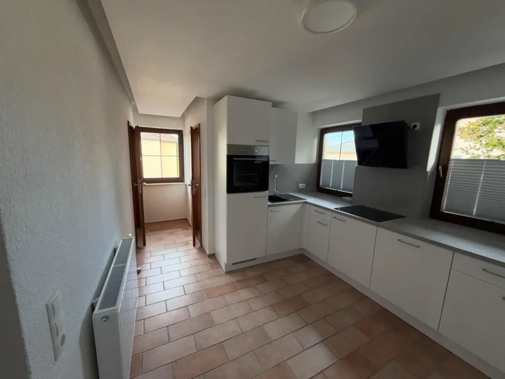 Commuter Apartment Air Conditioning All Inclusive Rental