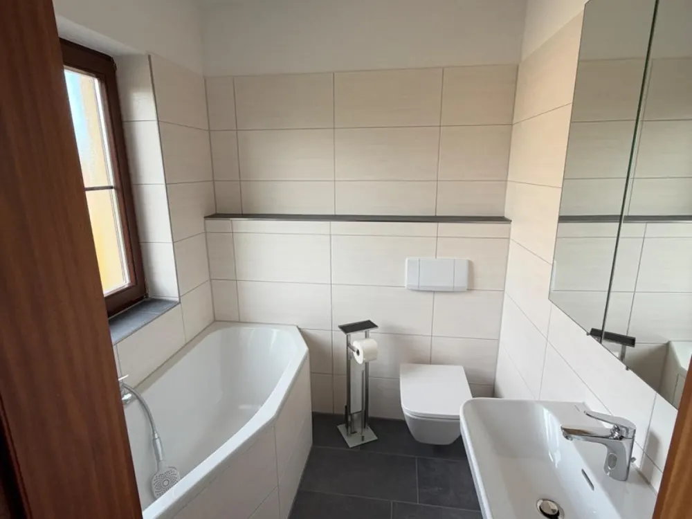 Commuter Apartment Air Conditioning All Inclusive Rental
