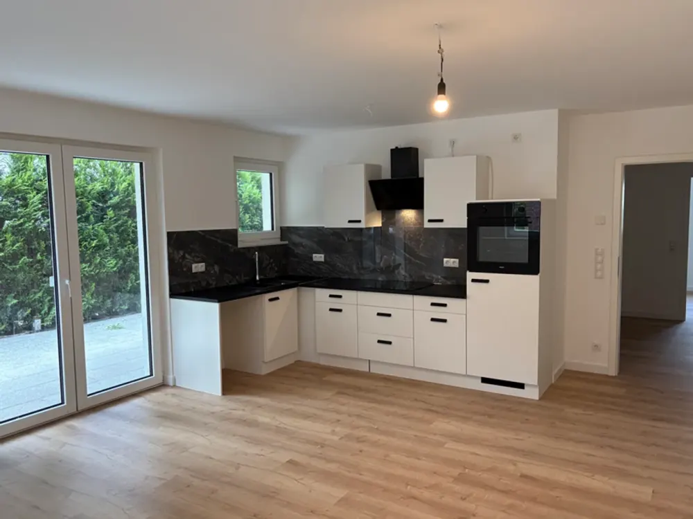 Modernes Wohnen in Sasel: 3-Zimmer-Wohnung mit großer Terrasse, teilweise überdacht