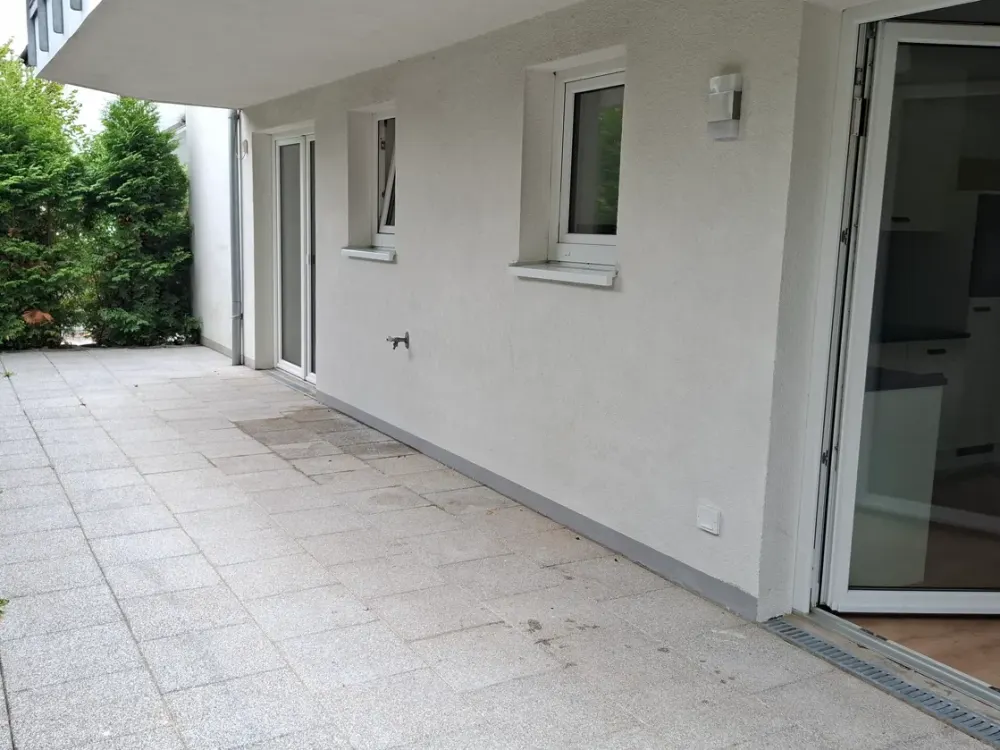 Modernes Wohnen in Sasel: 3-Zimmer-Wohnung mit großer Terrasse, teilweise überdacht