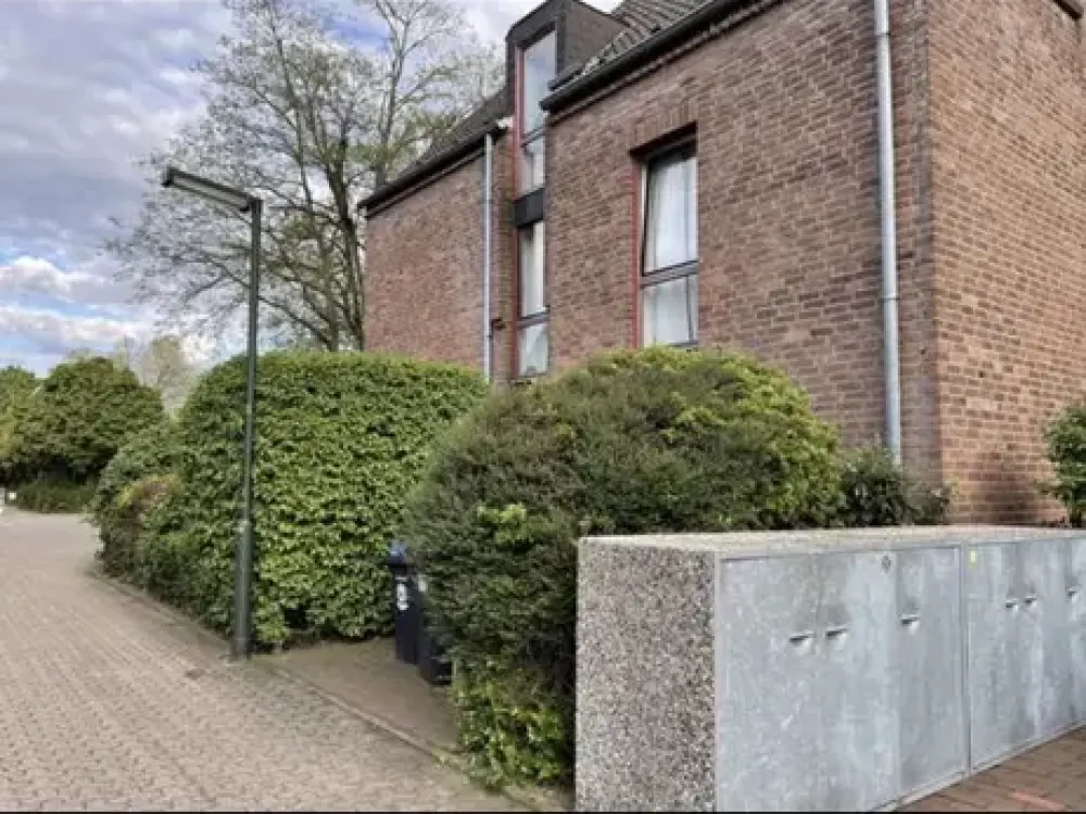 Otto-Hahn-Straße xx, 40591 Düsseldorf