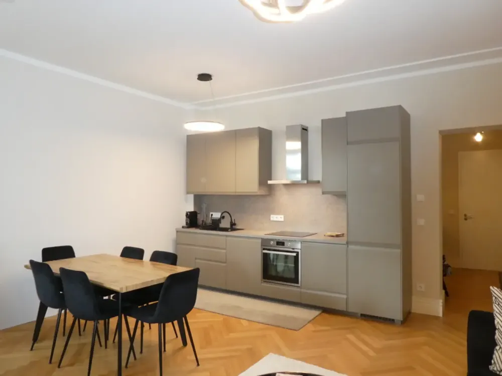 Einziehen und wohlfühlen: Möblierte Parterrewohnung unweit des Potsdamer Platzes!