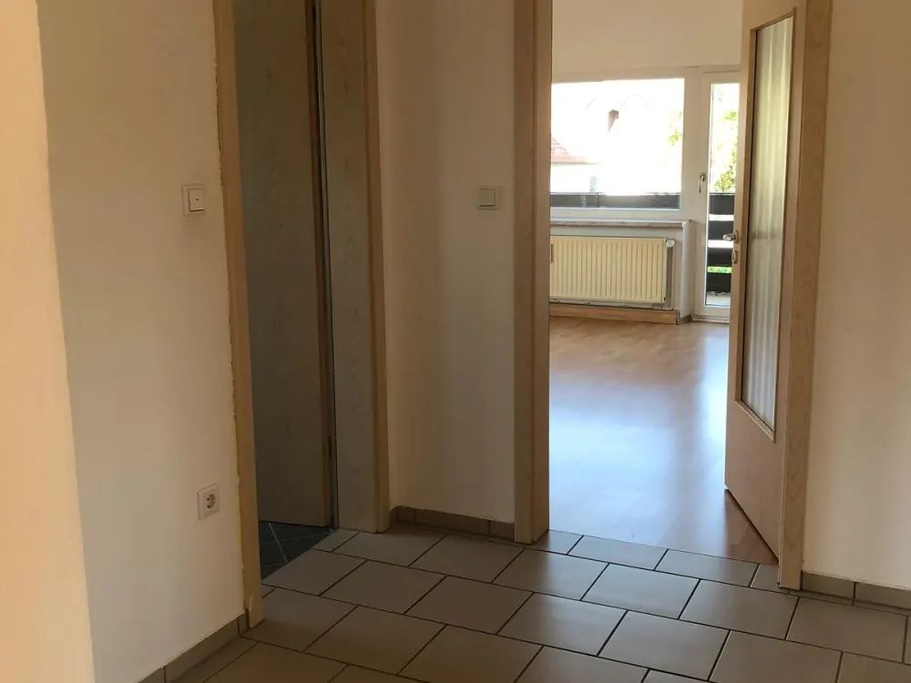 Schöne 3-Zimmer-Wohnung im 1. OG mit Balkon und Blick ins Grüne