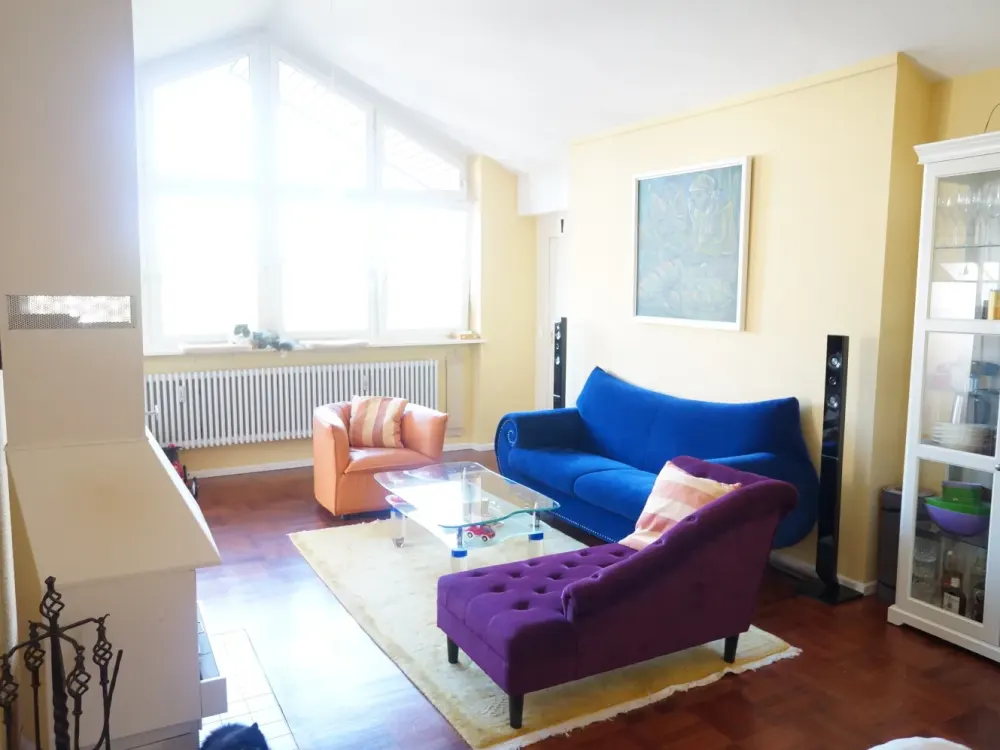 Individuelle, lichtdurchflutete und ruhige Dachgeschosswohnung