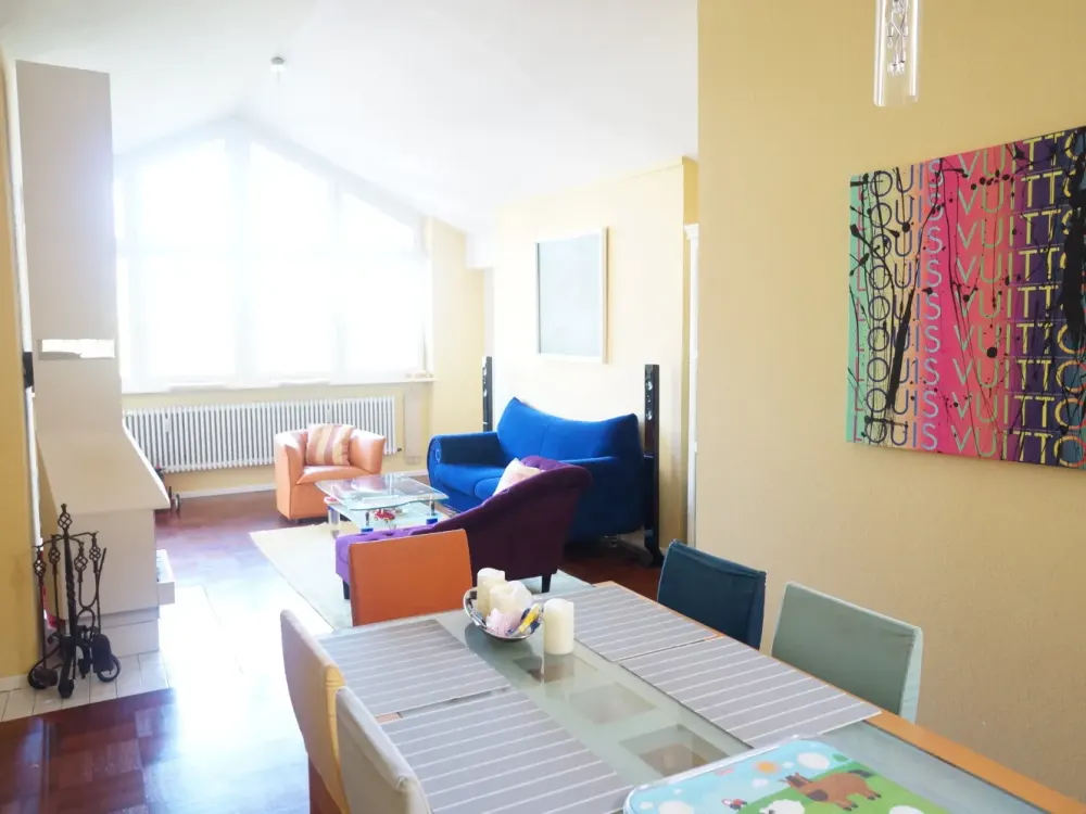Individuelle, lichtdurchflutete und ruhige Dachgeschosswohnung