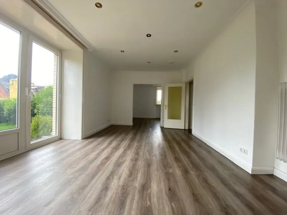 Beautiful 5-room rental apartment with 2 bathrooms, fitted kitchen and garden