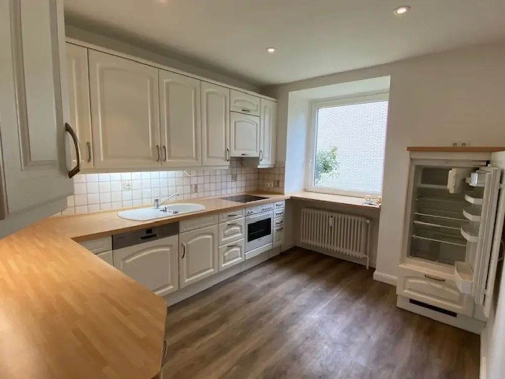 Beautiful 5-room rental apartment with 2 bathrooms, fitted kitchen and garden