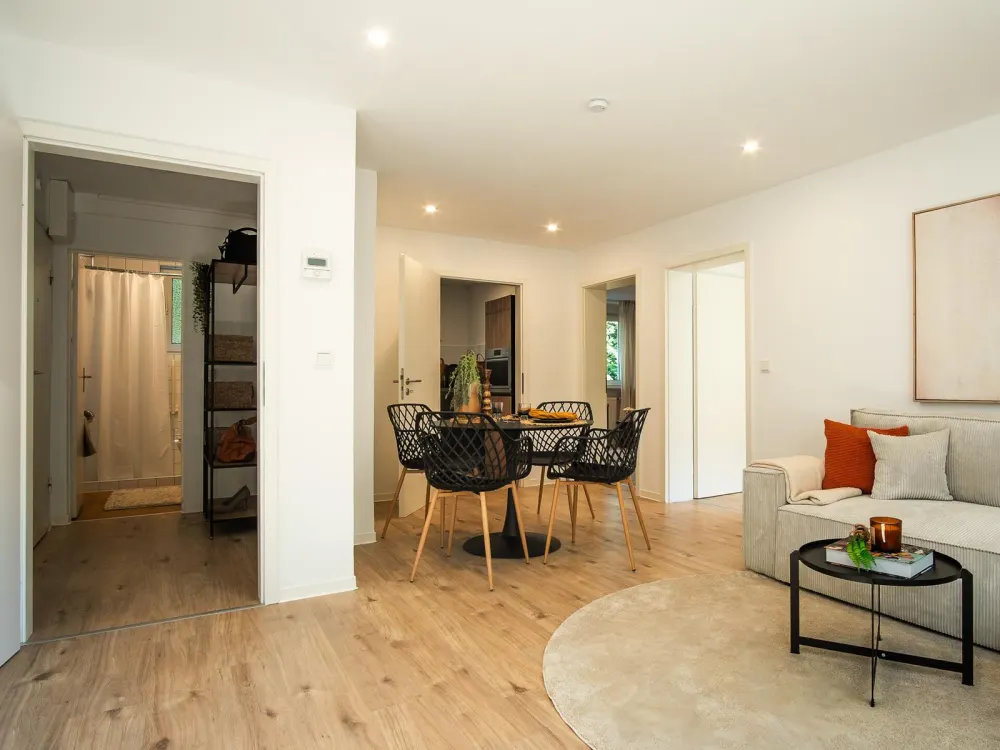 Freshly Renovated 3-Room Apartment with Balcony in Saarbrücken, No Commission