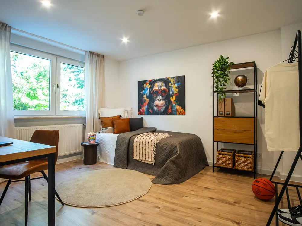 Freshly Renovated 3-Room Apartment with Balcony in Saarbrücken, No Commission