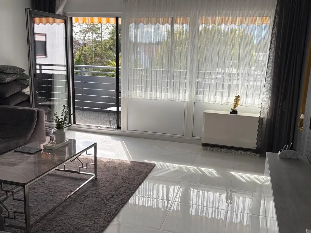 Fantastische 6 Zimmer Wohnung mit Balkon