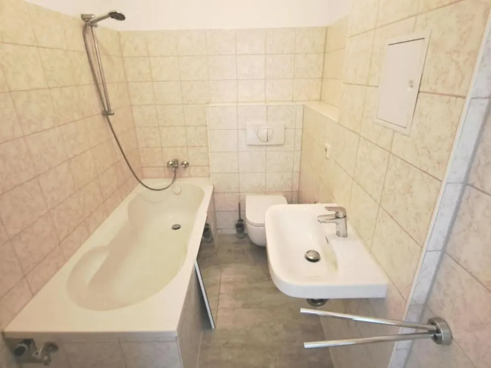 2-Zimmer-Wohnung mit Einbauküche in Freital (Dresdner Straße)