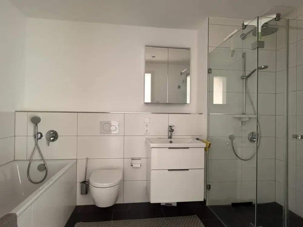 Luxuriöse 3-Zimmer-Wohnung im 3. OG mit Balkon im Europaviertel