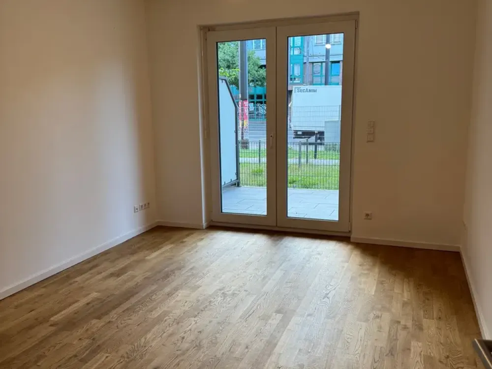 Kleine 2-Zimmer-Wohnung mit Terrasse, Einbauküche und Duschbad.