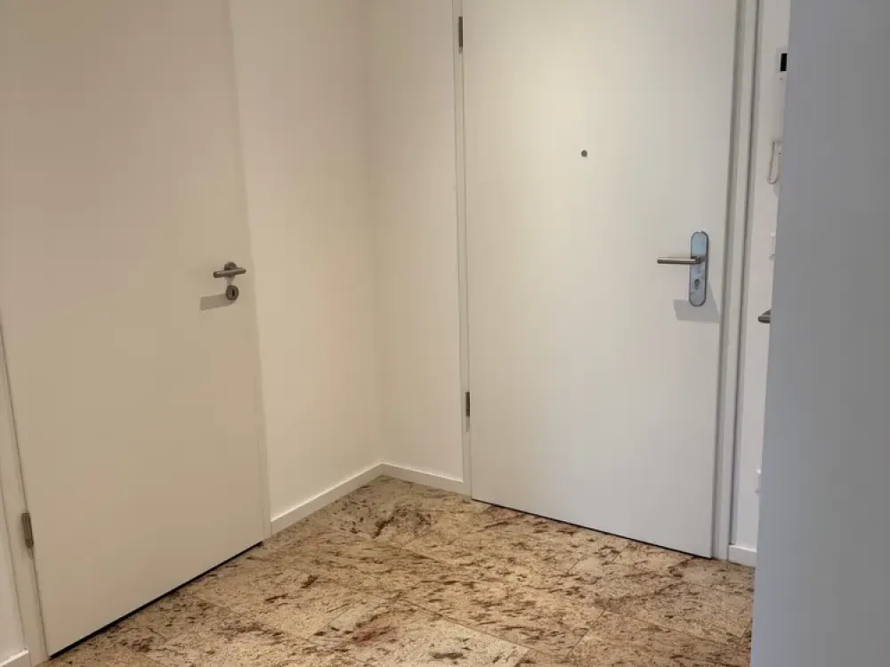 Kleine 2-Zimmer-Wohnung mit Terrasse, Einbauküche und Duschbad.