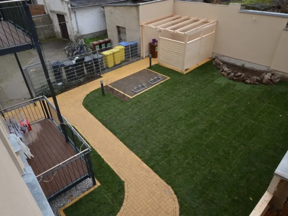 Hochwertig sanierte 3-Zimmer-Wohnung im denkmalgeschützten Altbau Nähe Stünzer Park !