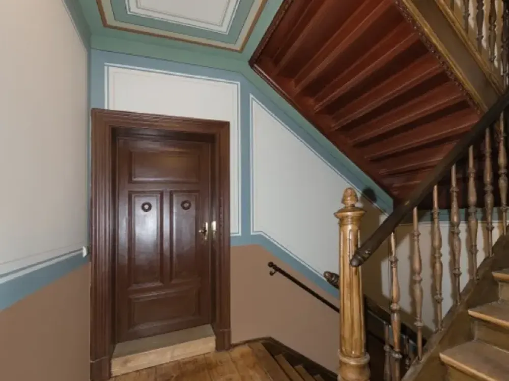 Hochwertig sanierte 3-Zimmer-Wohnung im denkmalgeschützten Altbau Nähe Stünzer Park !