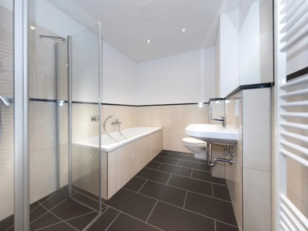Hochwertig sanierte 3-Zimmer-Wohnung im denkmalgeschützten Altbau Nähe Stünzer Park !