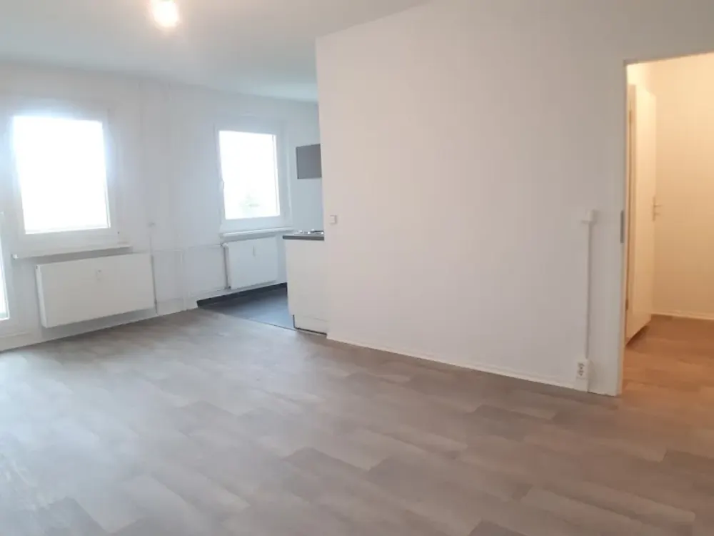 SMALL BUT NICE Single Apartment with Balcony and Fitted Kitchen available immediately