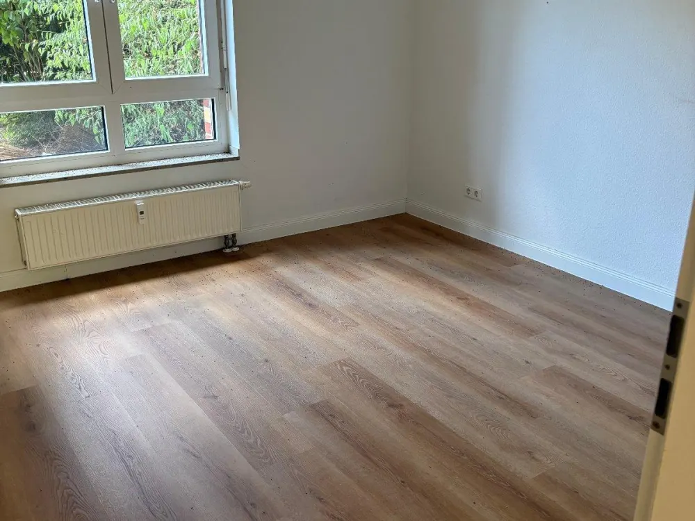 Ruhige 2 Zimmer Wohnung mit Gartenterasse und KFZ- Einstellplatz