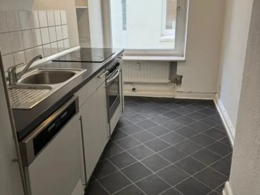 Barmbek-Süd: 2,5-Zimmer-Altbau: Wohngemeinschaft möglich.