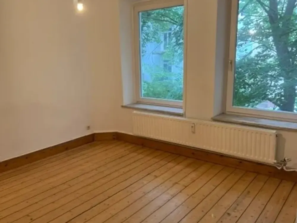 Barmbek-Süd: 2,5-Zimmer-Altbau: Wohngemeinschaft möglich.