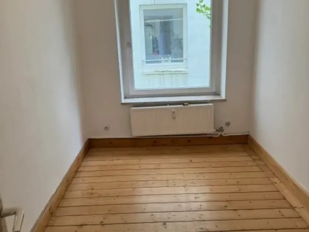 Barmbek-Süd: 2,5-Zimmer-Altbau: Wohngemeinschaft möglich.