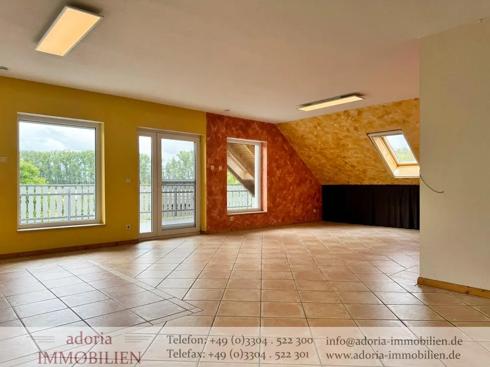 * Große 3-Zimmer-Wohnung mit Balkon und traumhaftem Blick in die Natur * ab sofort * Bötzow *