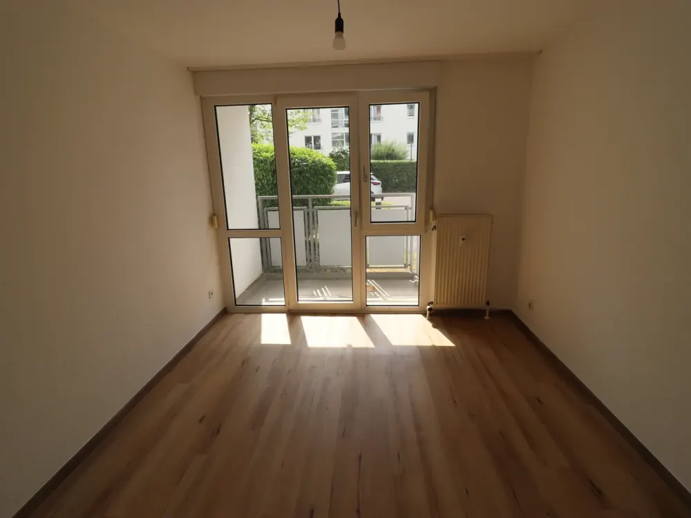 Helle 4-Zimmer-Wohnung mit vier Balkonen, 2 Stellplätzen und zwei Bädern in Köln-Junkersdorf
