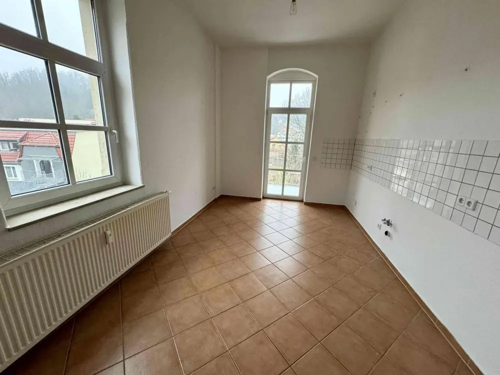 Helle 2-Raum-Wohnung mit Balkon und Eckbadewanne