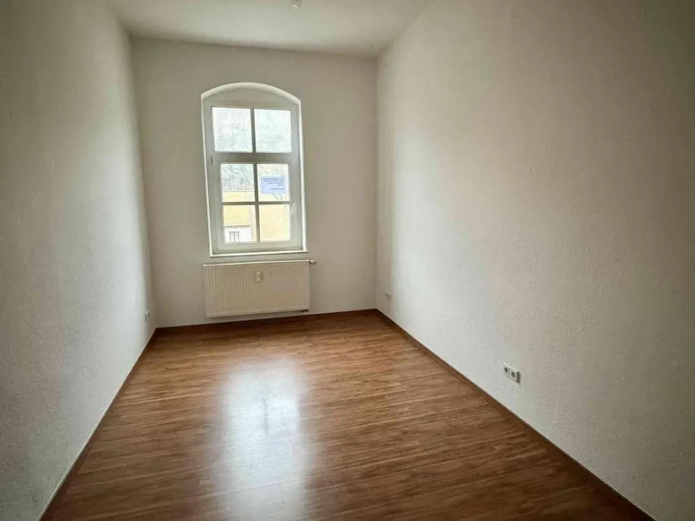 Helle 2-Raum-Wohnung mit Balkon und Eckbadewanne