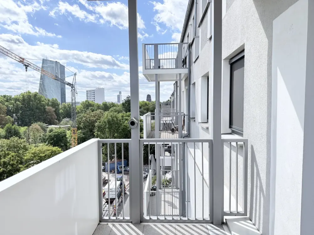 Helle 2-Zimmer-Wohnung mit großzügigem Eingangsbereich und Weitblick