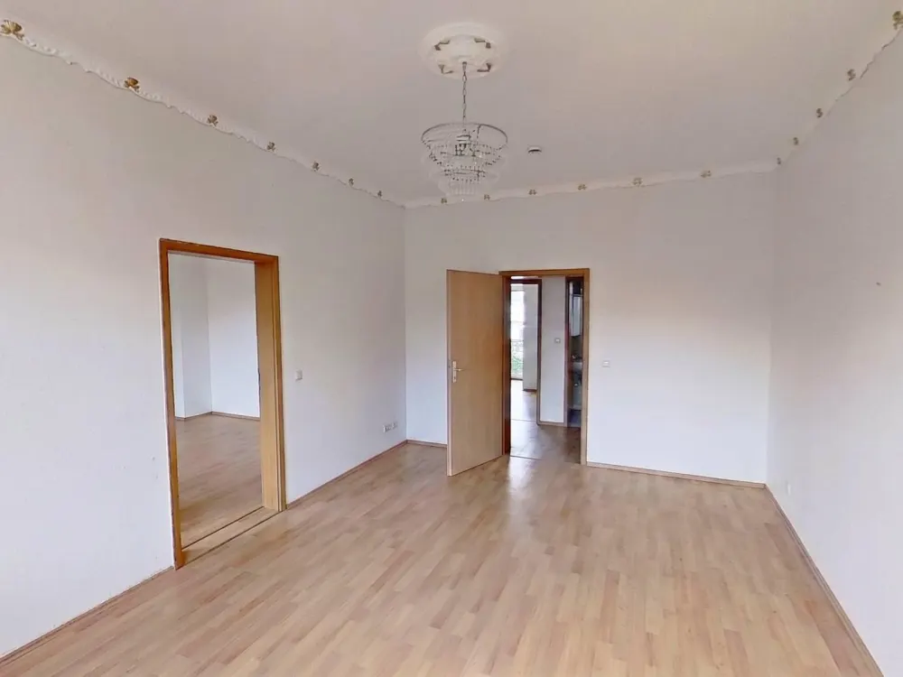 شقة قديمة جميلة من 3 غرف مع حمام بإضاءة طبيعية في جيبيتزنهوف