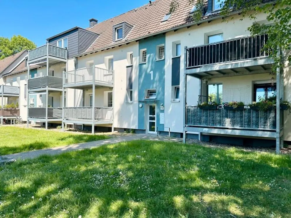 Perfekt für 1 Person: 2-Zimmer-Wohnung mit großem Balkon!