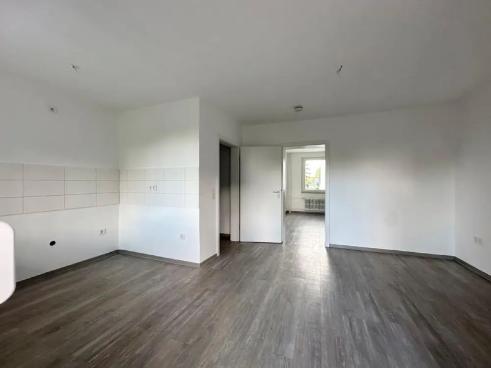 Perfekt für 1 Person: 2-Zimmer-Wohnung mit großem Balkon!