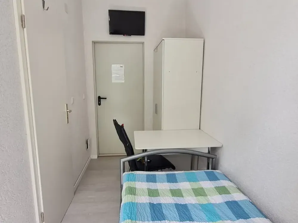 Furnished 1-Room Apartment with Weekly Cleaning