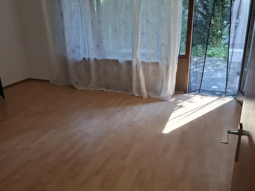 1 Zimmer Terassenwohnung mit separaten Bad in Stg- Sillenbuch.