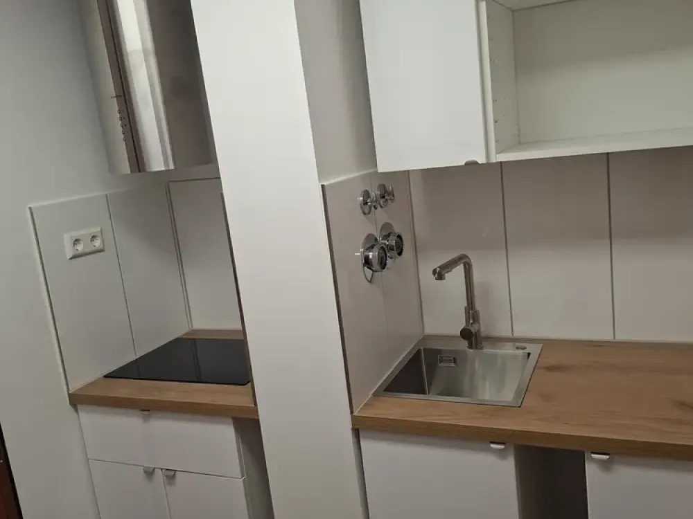 1 Zimmer Terassenwohnung mit separaten Bad in Stg- Sillenbuch.