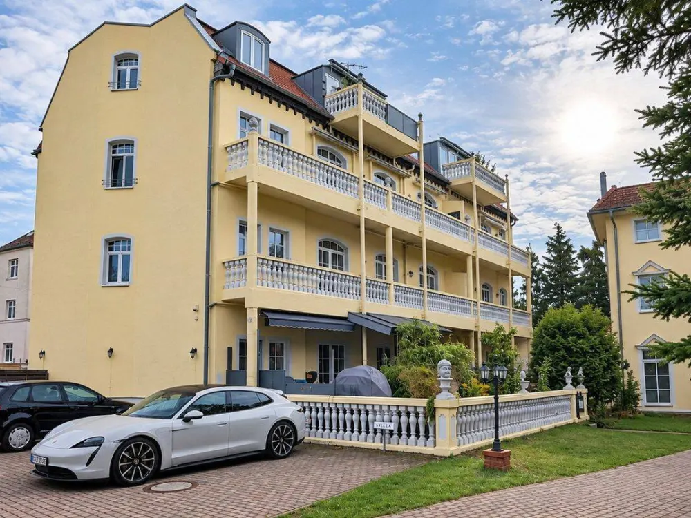 Villa Balustrada Wassergrundstück DG-WE an der weißen Elster, 2xBad, Granit, Einbauspiegel, Klima